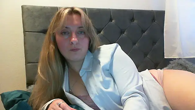 SusanCurt online show from 10-26-25, 04:24