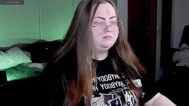 Snapshot of EMMA__CONNOR chatting on 03-17-25, 08:19 EMMA  CONNOR online show from 03-17-25, 08:19