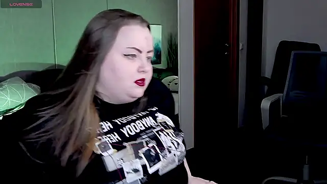 Snapshot of EMMA__CONNOR chatting on 03-18-25, 12:16 EMMA  CONNOR online show from 03-18-25, 12:16