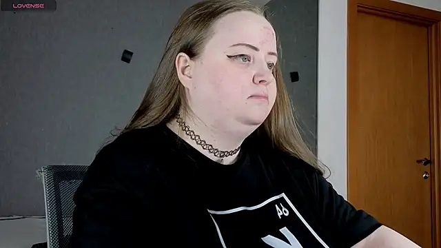 Snapshot of EMMA__CONNOR chatting on 09-30-25, 07:24 EMMA  CONNOR online show from 09-30-25, 07:24