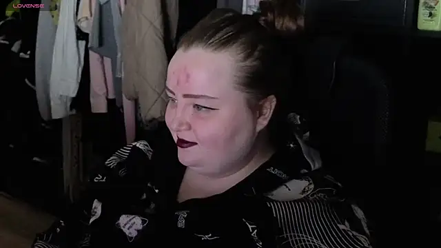 Snapshot of EMMA__CONNOR chatting on 10-15-25, 12:11 EMMA  CONNOR online show from 10-15-25, 12:11