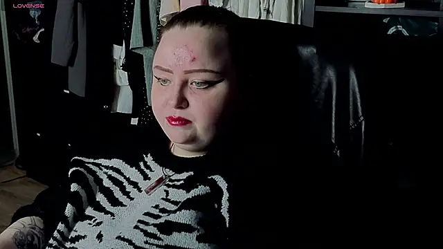 Snapshot of EMMA__CONNOR chatting on 10-31-25, 08:54 EMMA  CONNOR online show from 10-31-25, 08:54