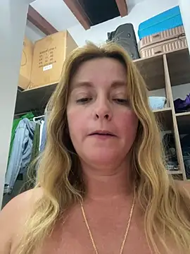 Snapshot of moniquerainx chatting on 07-21-26, 04:04 moniquerainx online show from 07-21-26, 04:04