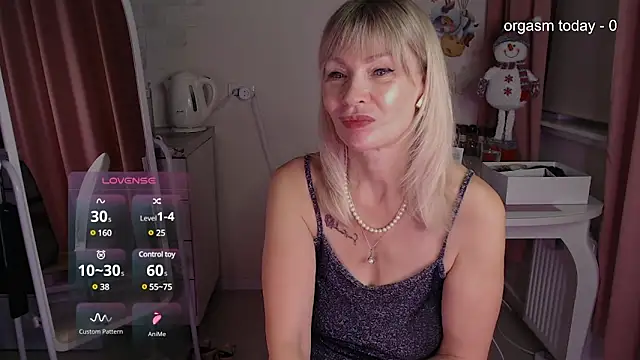 Snapshot of JuliaVilnet chatting on 12-16-24, 05:17 JuliaVilnet online show from 12-16-24, 05:17