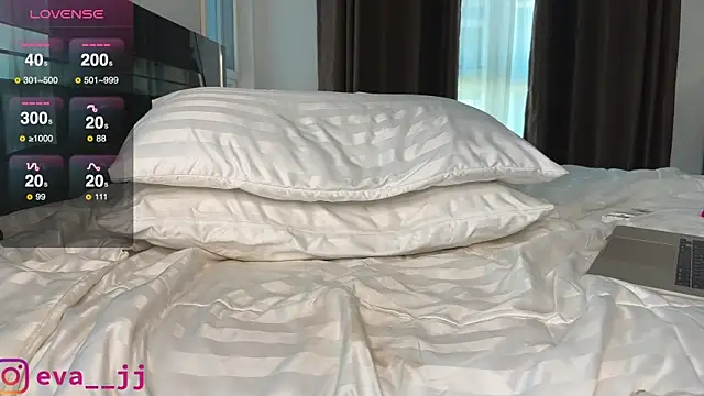 Eva JJ online show from 02-19-25, 06:11