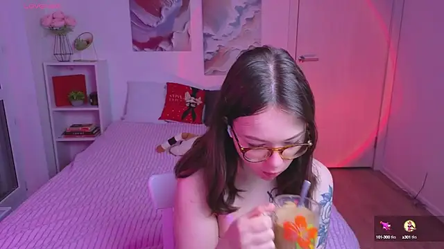 MilenaSaint online show from 10-25-25, 04:20