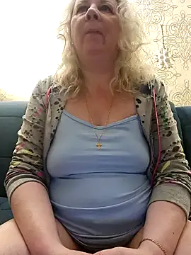 Snapshot of Janahotty chatting on 03-18-25, 11:09 Janahotty online show from 03-18-25, 11:09