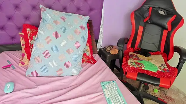 Margoth clain online show from 12-16-25, 01:38