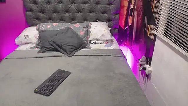 Snapshot of JEENEVIEVE chatting on 11-11-25, 06:30 JEENEVIEVE online show from 11-11-25, 06:30