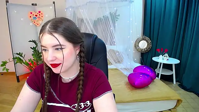 NicoleFoxery online show from 02-19-25, 09:36