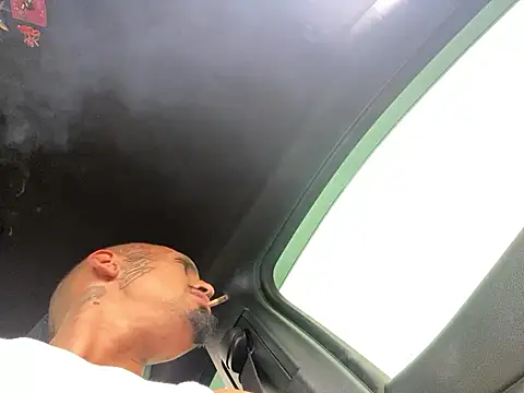 Snapshot of Prettyboiflaco chatting on 03-04-25, 02:53 Prettyboiflaco online show from 03-04-25, 02:53