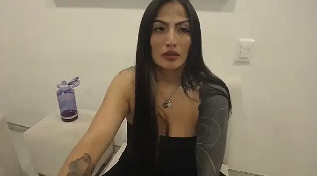 Snapshot of michell_fun23 chatting on 02-04-25, 11:27 michell fun23 online show from 02-04-25, 11:27