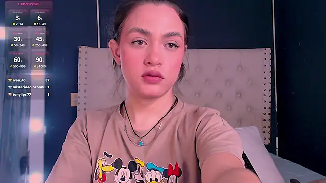 Snapshot of valen_thompson chatting on 01-08-25, 11:30 valen thompson online show from 01-08-25, 11:30