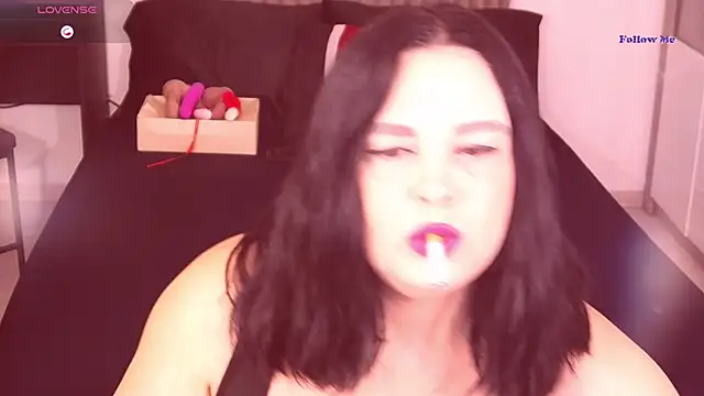 Snapshot of Alenny11 chatting on 10-13-25, 03:06 Alenny11 online show from 10-13-25, 03:06