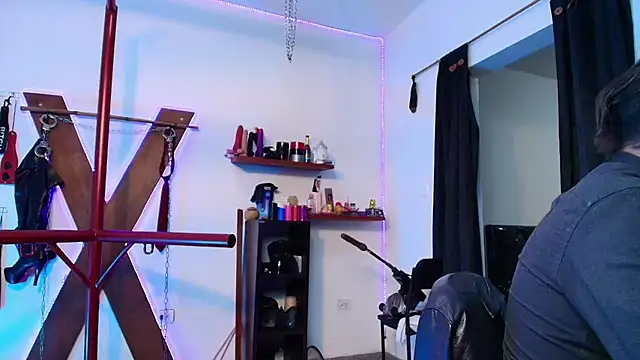 boy n girl online show from 12-18-24, 09:58