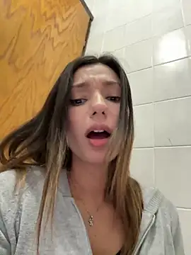 Snapshot of _MiaQueen_ chatting on 12-08-24, 09:19  MiaQueen  online show from 12-08-24, 09:19