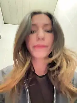 Snapshot of _MiaQueen_ chatting on 02-19-25, 11:25  MiaQueen  online show from 02-19-25, 11:25