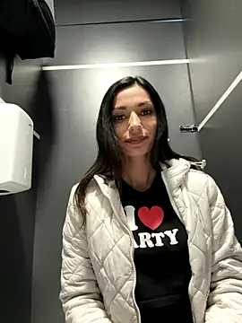 Snapshot of _MiaQueen_ chatting on 10-06-25, 09:45  MiaQueen  online show from 10-06-25, 09:45