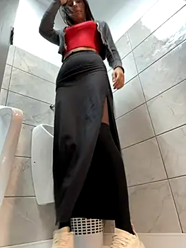 Snapshot of _MiaQueen_ chatting on 10-12-25, 04:06  MiaQueen  online show from 10-12-25, 04:06