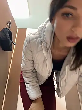 Snapshot of _MiaQueen_ chatting on 10-31-25, 09:49  MiaQueen  online show from 10-31-25, 09:49