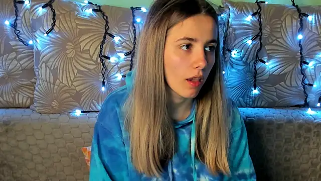 MaggieCake online show from 10-27-25, 03:10