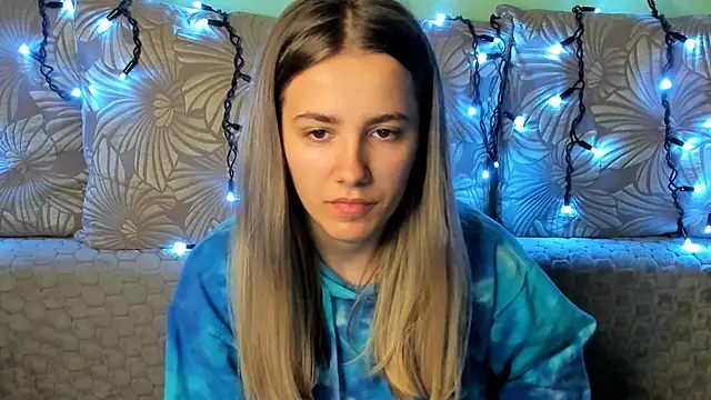 MaggieCake online show from 10-28-25, 01:53