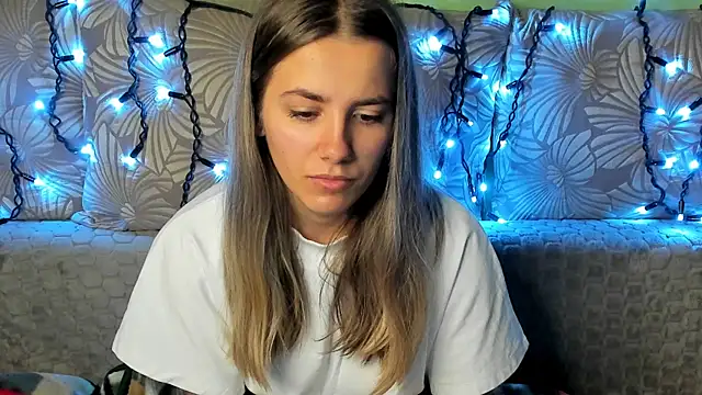 MaggieCake online show from 11-12-25, 03:51