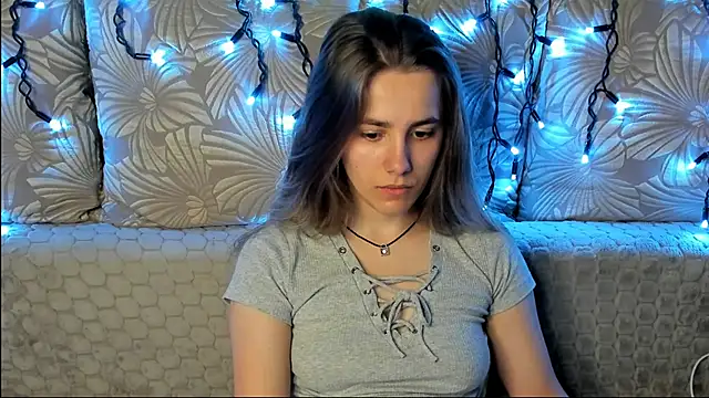 Snapshot of MaggieCake chatting on 06-11-26, 01:49 MaggieCake online show from 06-11-26, 01:49