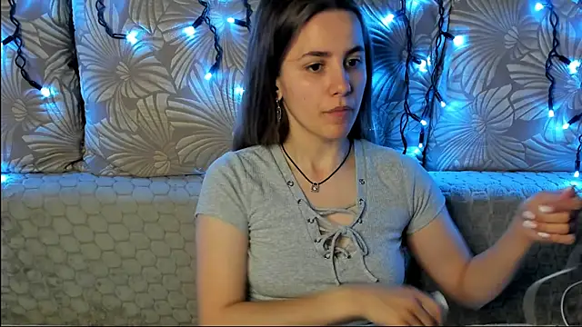 Snapshot of MaggieCake chatting on 06-11-26, 02:53 MaggieCake online show from 06-11-26, 02:53