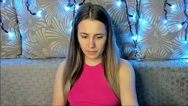 Snapshot of MaggieCake chatting on 06-26-26, 01:32 MaggieCake online show from 06-26-26, 01:32