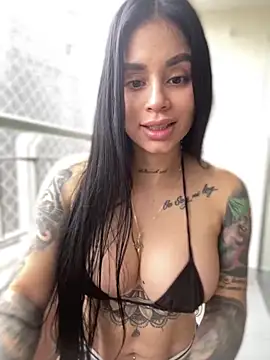 LaraHenao online show from 01-10-25, 12:58