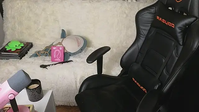 Ginger Stay online show from 11-15-25, 05:38