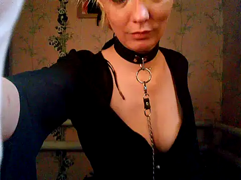 Snapshot of WildMissNiks chatting on 10-28-25, 09:13 WildMissNiks online show from 10-28-25, 09:13