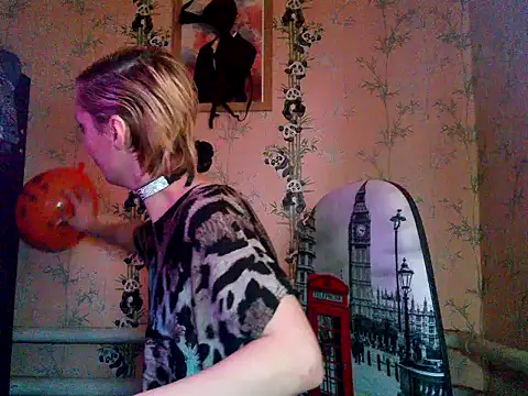 Snapshot of WildMissNiks chatting on 10-29-25, 08:27 WildMissNiks online show from 10-29-25, 08:27