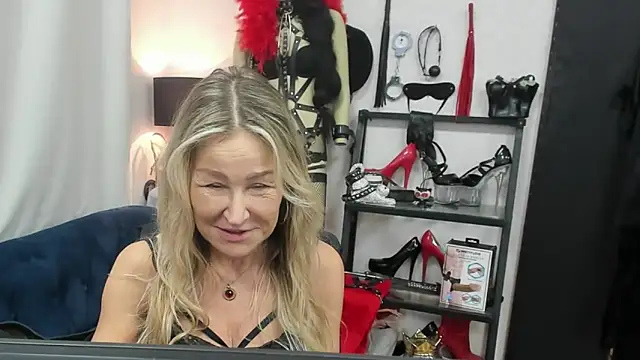 crystaLUX online show from 11-28-25, 06:16