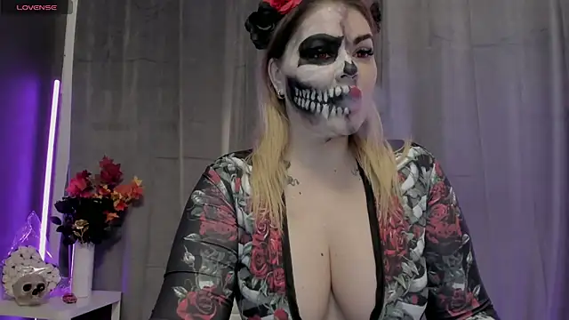 Snapshot of Raven_Luna chatting on 10-31-25, 06:25 Raven Luna online show from 10-31-25, 06:25