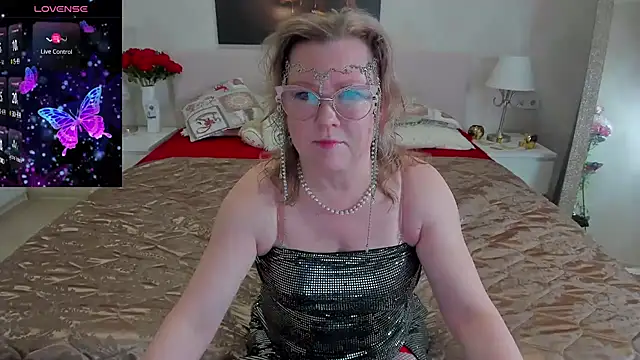 Snapshot of katysako chatting on 03-08-25, 01:50 katysako online show from 03-08-25, 01:50