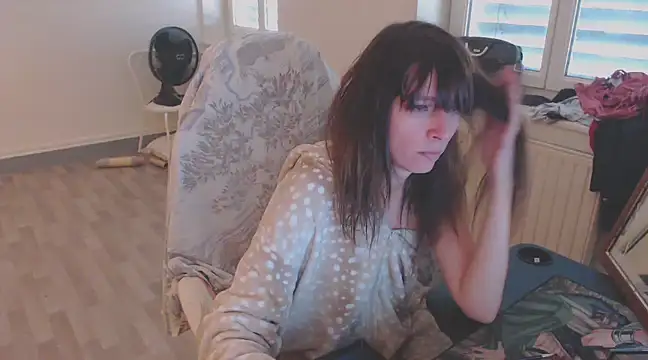 missthon0 online show from 12-10-24, 11:43