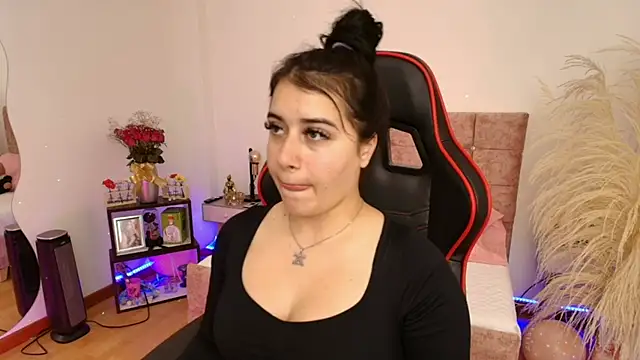 Snapshot of KallyMyller1 chatting on 12-03-24, 07:55 KallyMyller1 online show from 12-03-24, 07:55