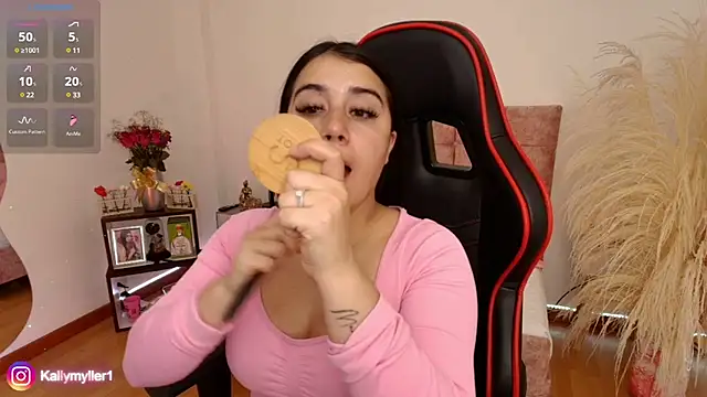 Snapshot of KallyMyller1 chatting on 12-05-24, 08:11 KallyMyller1 online show from 12-05-24, 08:11