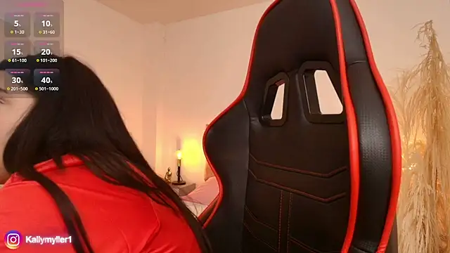 Snapshot of KallyMyller1 chatting on 02-07-25, 10:41 KallyMyller1 online show from 02-07-25, 10:41