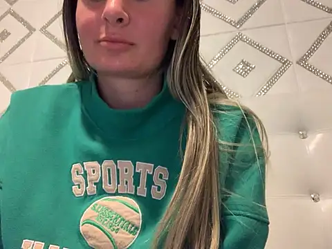 Snapshot of Alyssa_rhoades chatting on 02-21-25, 02:28 Alyssa rhoades online show from 02-21-25, 02:28