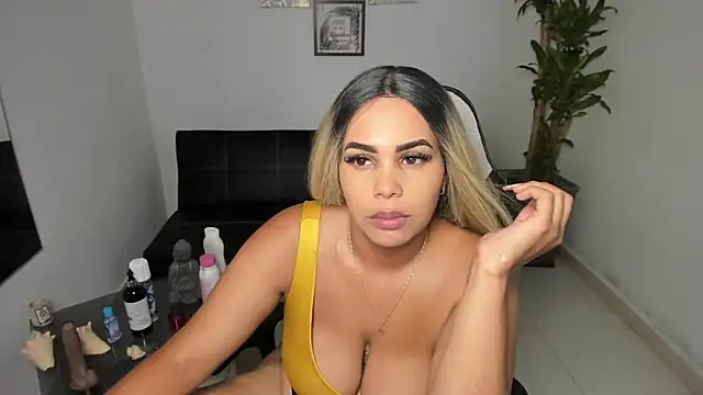 Snapshot of alyssannVhm chatting on 03-08-25, 12:33 alyssannVhm online show from 03-08-25, 12:33