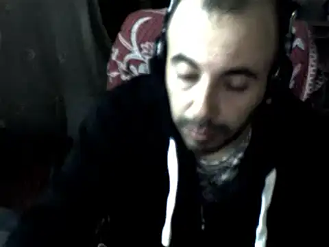 Snapshot of big_heart chatting on 12-20-24, 08:06 big heart online show from 12-20-24, 08:06