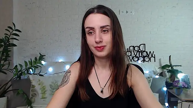 Snapshot of FranceskoJones chatting on 02-05-25, 03:34 FranceskoJones online show from 02-05-25, 03:34