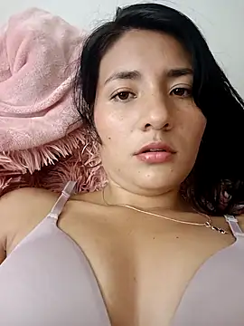 Snapshot of emily_honter chatting on 02-21-25, 06:37 emily honter online show from 02-21-25, 06:37