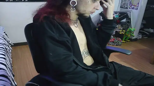 Snapshot of davidroses420 chatting on 12-30-24, 01:37 davidroses420 online show from 12-30-24, 01:37