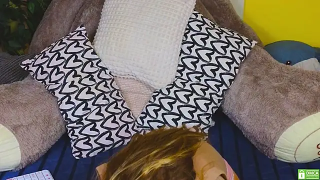 Snapshot of SuchArt_ chatting on 01-07-25, 04:37 SuchArt online show from 01-07-25, 04:37