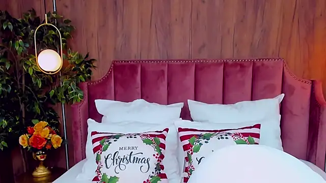 Snapshot of AdoraLynn chatting on 12-14-24, 09:24 AdoraLynn online show from 12-14-24, 09:24