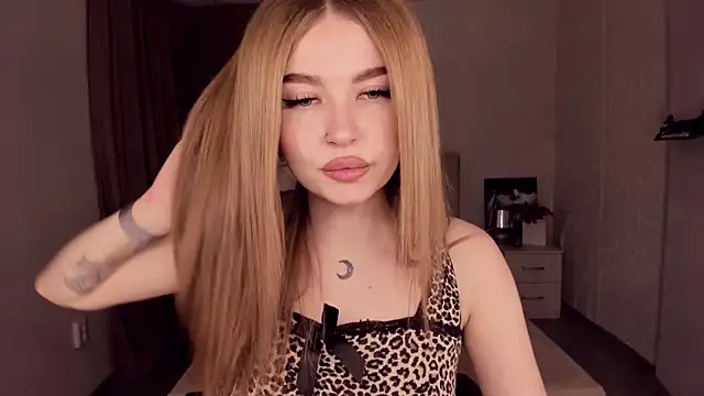 ViolettaLopez online show from 01-13-25, 02:42